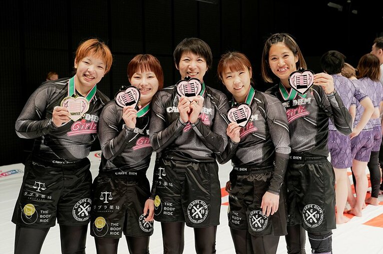 2月12日の女子大会は強豪柔術アカデミーの選抜選手で構成されたTEAM CARPE DIEMが優勝した ／ photograph by QUINTET