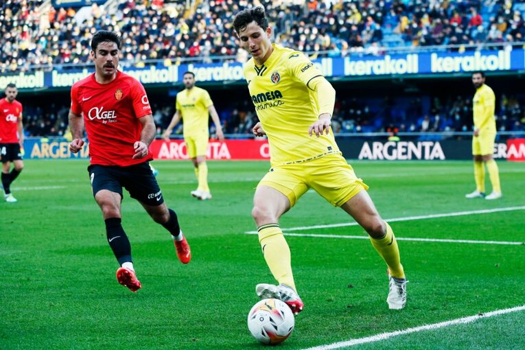 久保建英がエメリ戦術にハメられた？ “代表前の古巣ビジャレアル戦”撮影カメラマンが見た苦闘の要因〈少年ファンはユニをおねだり〉(17)