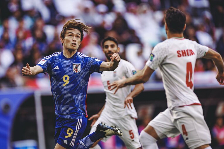 久保建英が上田綺世に送ったピンポイントのアーリークロス（3枚目／全4枚）©Kiichi Matsumoto