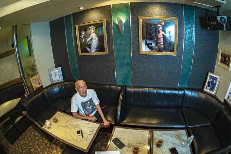 取材は熊本にある『らっきょの小部屋Ⅱ』で行われた　©Takuya Sugiyama