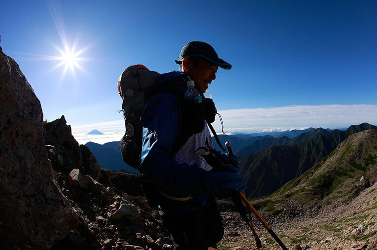 2018年のTJARで「無補給」で完走した望月将悟。他の参加者の倍近い重さのザックを担いだ。 ／ photograph by Sho Fujimaki