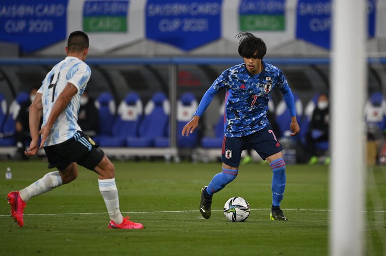 第1戦では先発出場した三笘だったが、持ち味のドリブル突破を活かしきれなかった　©JMPA