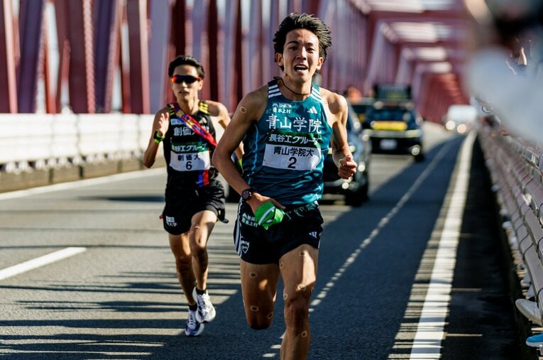 出雲に続いて全日本の2区でも区間賞を獲得した青学大4年の鶴川正也。ケガに苦しんだ3年間の借りを返すべく、最大の舞台・箱根路に挑む ／ photograph by Kiichi Matsumoto