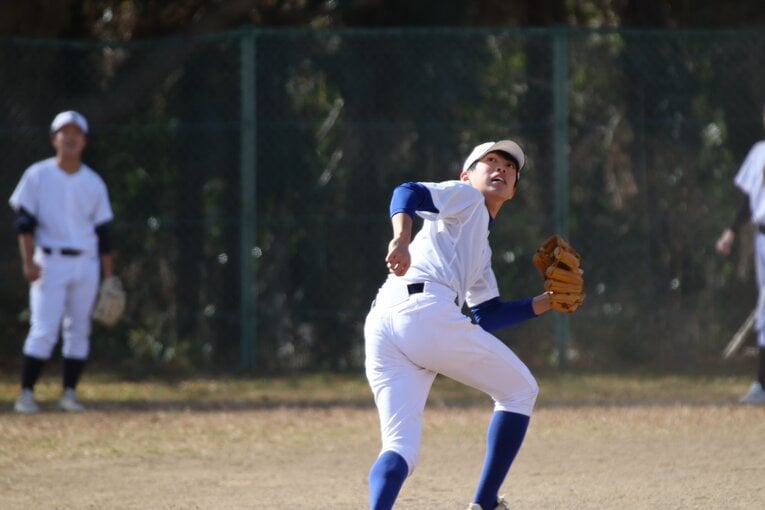 外野ノックで快走を飛ばす水戸三・大髙侑一選手　©Yuki Kashimoto