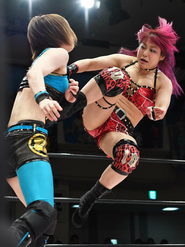 紫雷イオvs.岩谷麻優。2017年6月21日、後楽園ホール　©Essei Hara