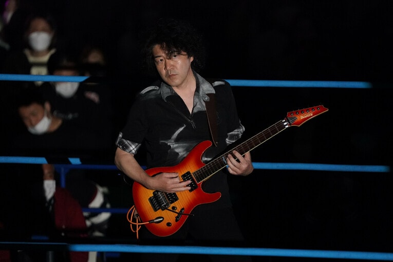 ジェイク・リーのテーマ曲「戴冠の定義」を作曲した鈴木修