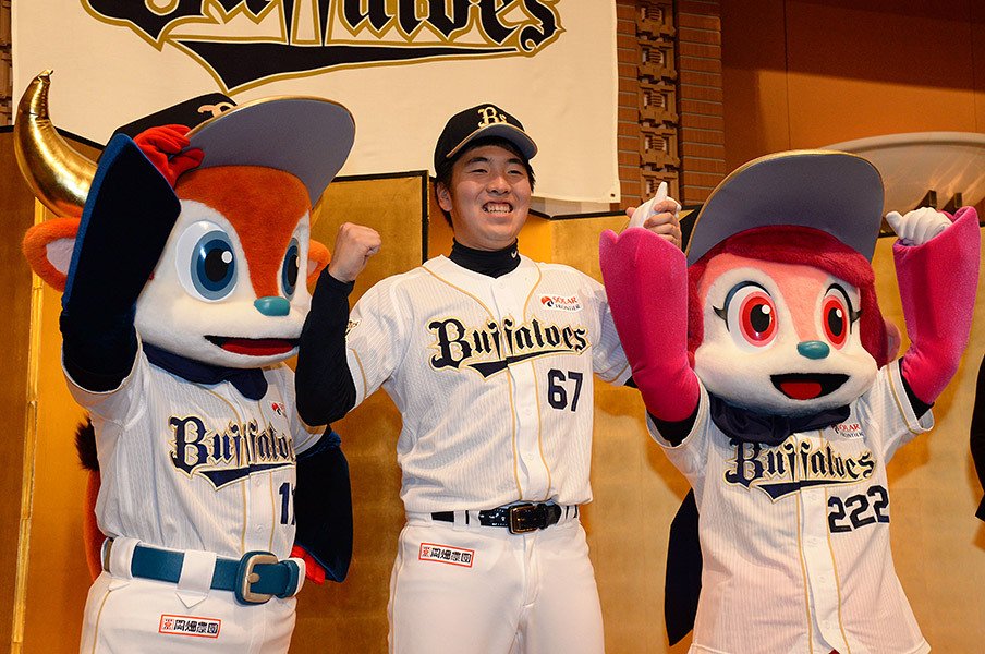 甲子園準優勝でなぜドラフト6位?佐藤世那の「ハンデと野球カード」。<Number Web> photograph by NIKKAN SPORTS