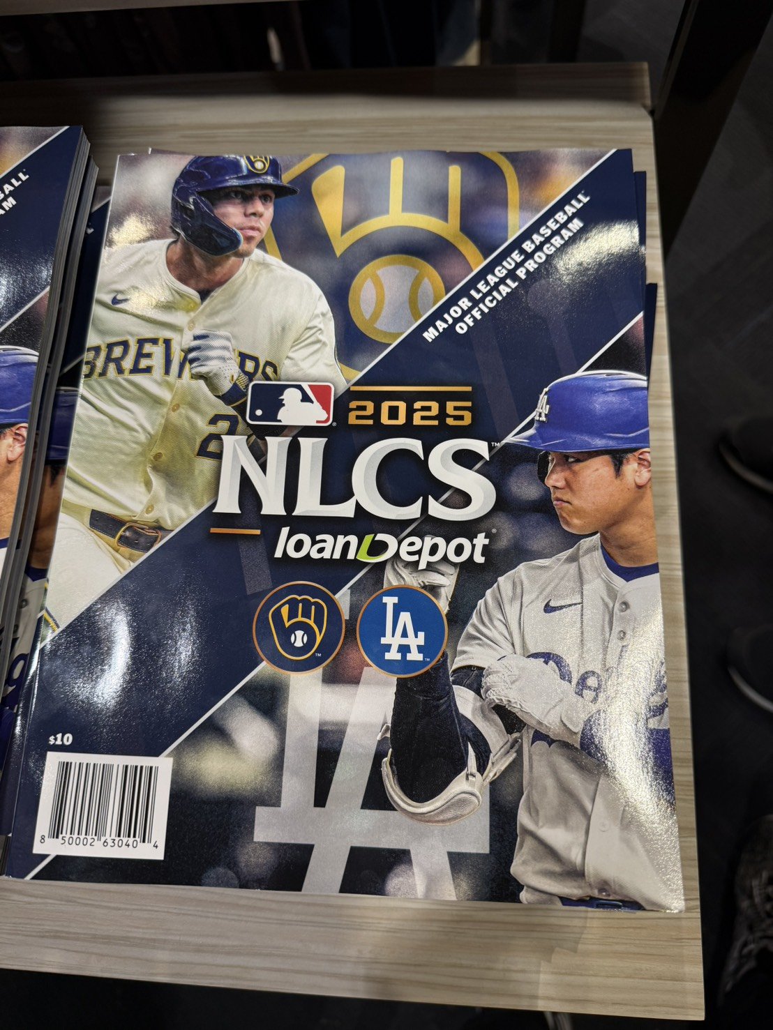 ブルワーズ本拠地で売られていたナ・リーグ優勝決定シリーズのグッズ　©Naoyuki Yanagihara