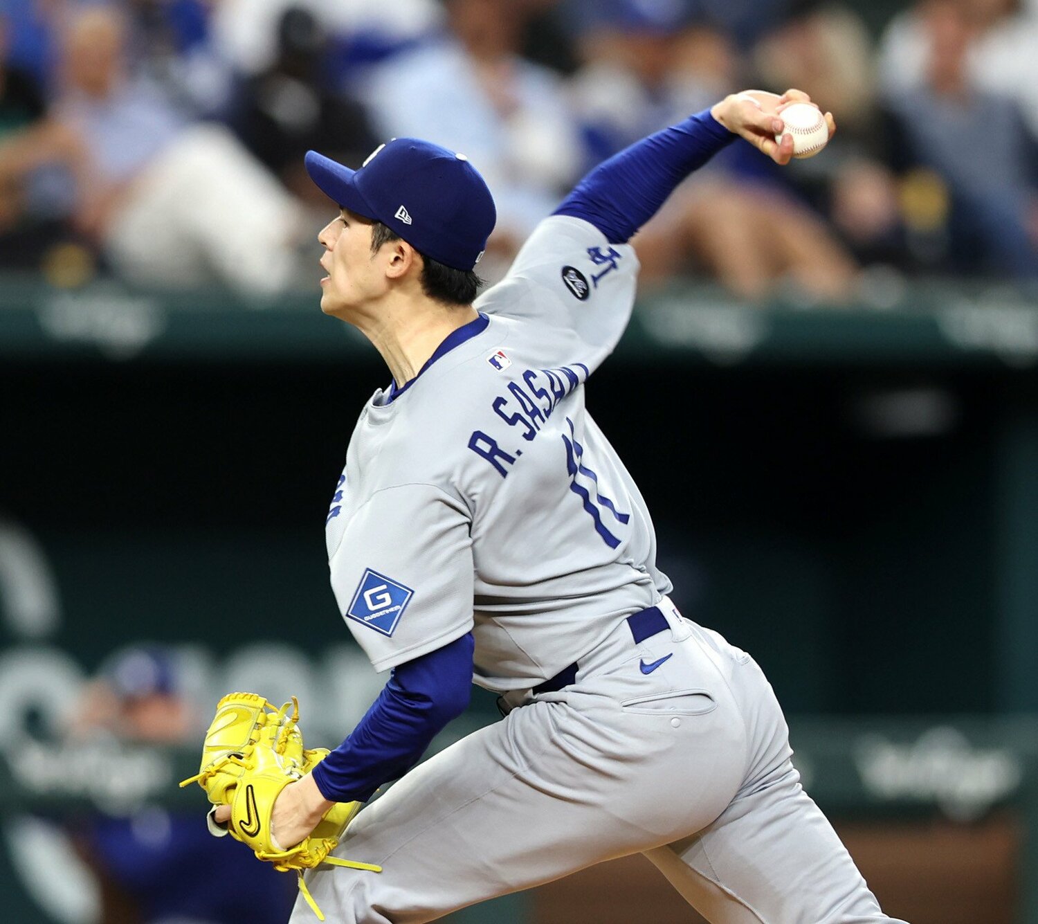 米メディアも衝撃を受けた佐々木のスプリット。異常なまでに少ない回転数が異次元の変化を生んでいるが…　©JIJI PRESS