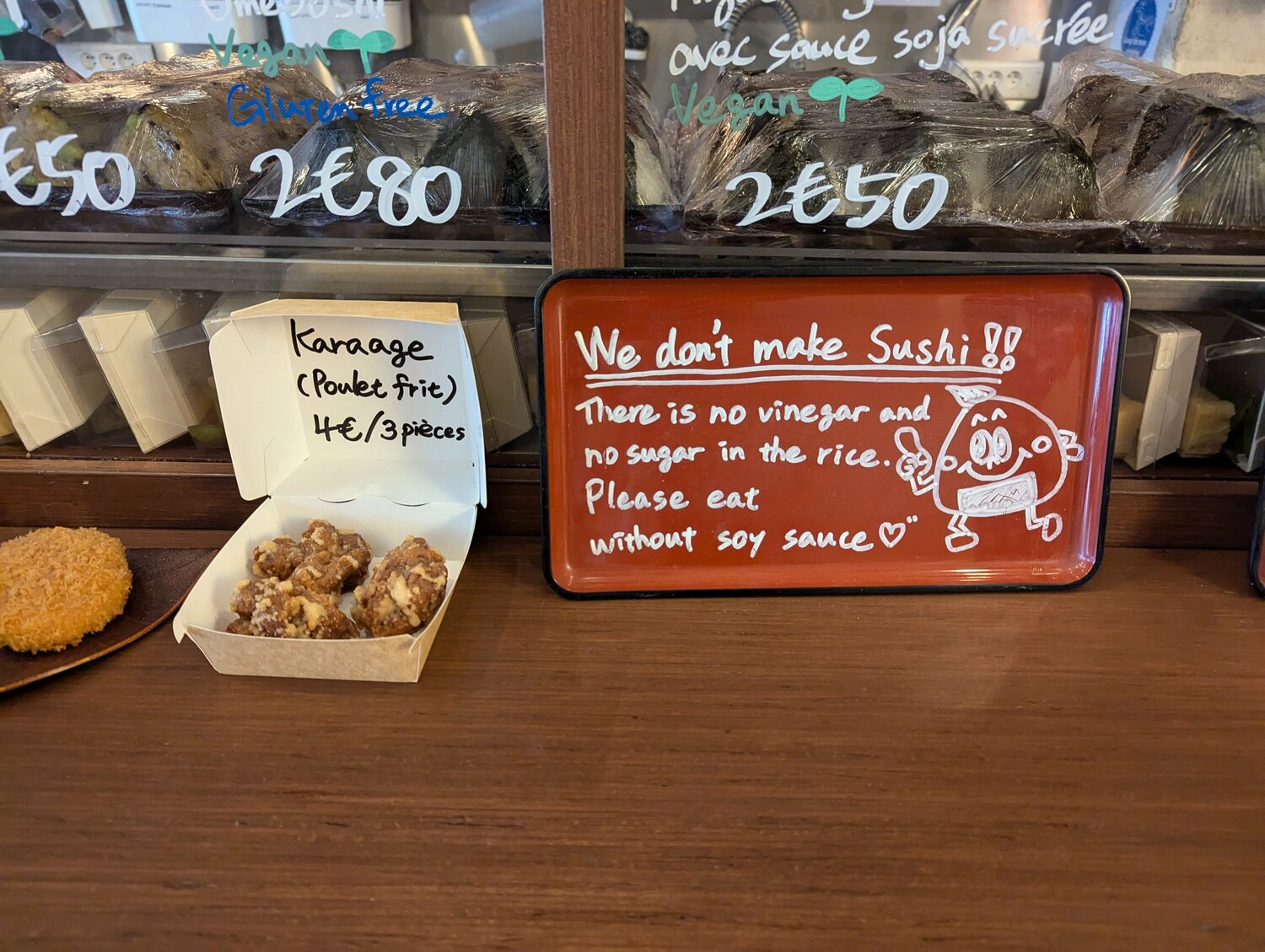 パリで大人気の「おむすび権米衛」の店内　©Yu Saito