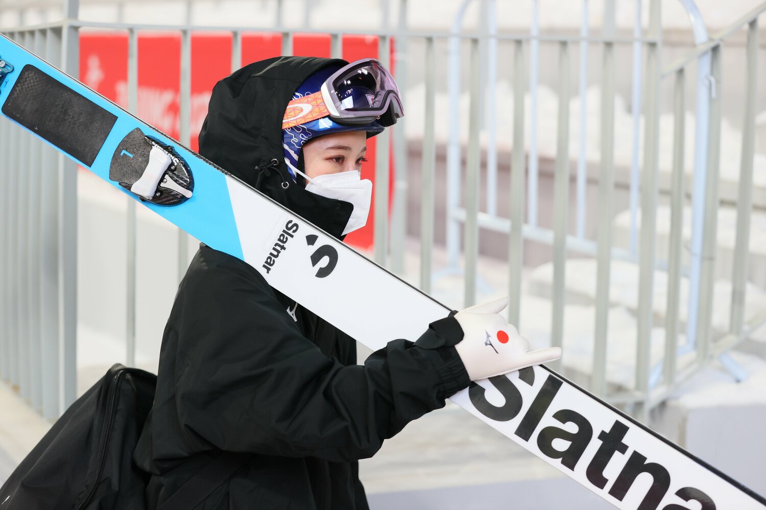 競技を終えて引き上げる高梨沙羅　©JMPA