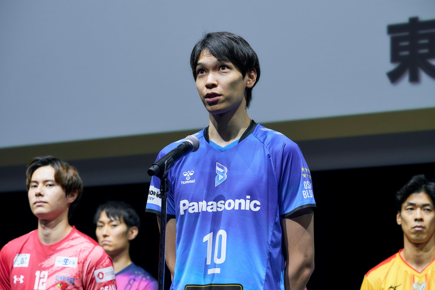 SVリーグ開幕会見で抱負を述べるキャプテン山内晶大　©︎Yuki Suenaga