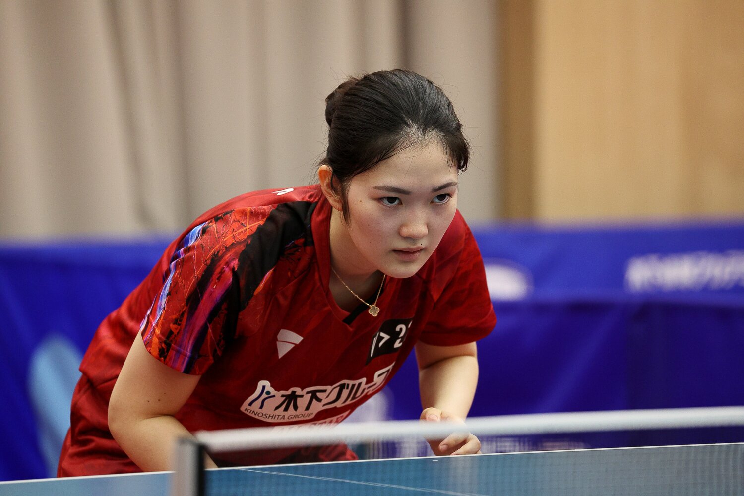 ひとたびラケットを握れば凄まじい集中力。この日もバックハンドからコースを切り替える戦術練習を丹念に続けていた　©Shigeki Yamamoto