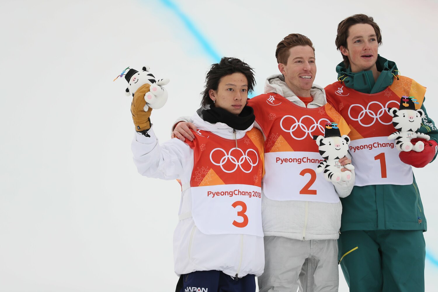 2018年平昌五輪の表彰式で。ラスト3本目でホワイトが平野を大逆転した　©JMPA