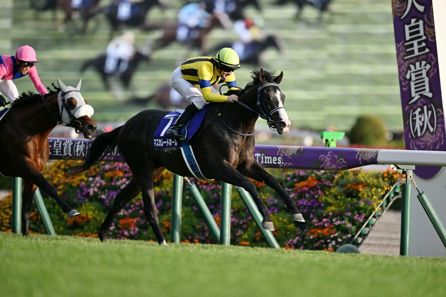 マスカレードボールの脚色はゴールの瞬間まで衰えなかった ©Keiji Ishikawa