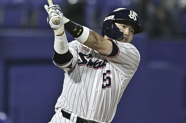 村上宗隆・三冠王の関門は首位打者…打率降下で大島洋平と「1厘差」、山本由伸が近づく「史上初快挙」とは〈タイトル争い〉