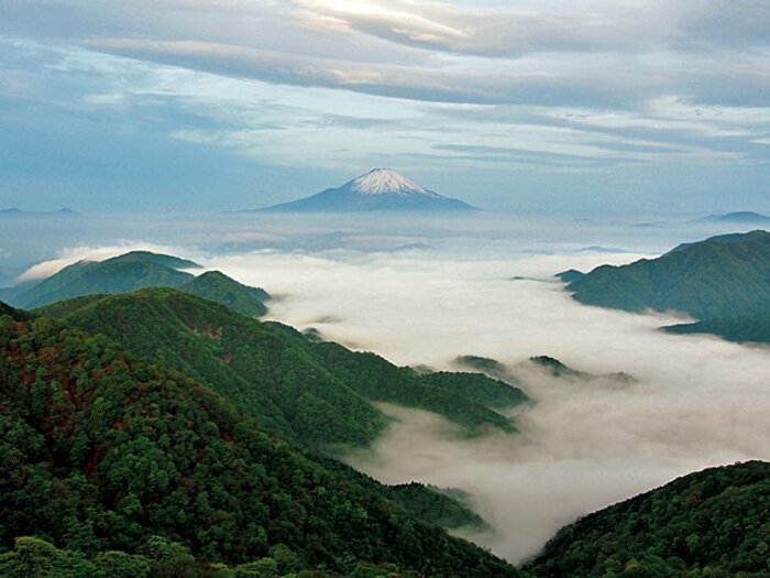 ＜わたしの愛する山遊び＞ 山岳気象予報士・猪熊隆之が解説「雲海」～雲さえ読めれば手軽に見れる～＜Number Web＞ photograph by Yuji Kamiya