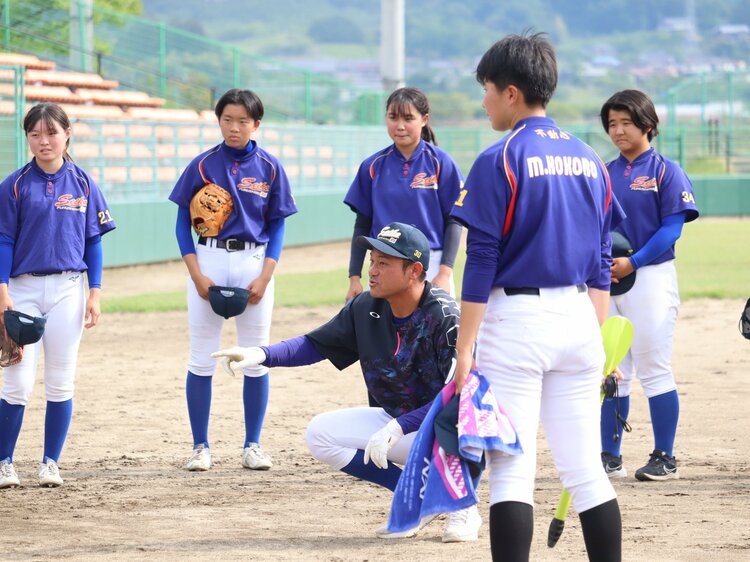 1000分の1も怒らなくなりました」名門野球部の“熱血コーチ”だった男が女子野球部の監督に？…37歳指導者が驚いた「男女のギャップ」 - 高校野球 -  Number Web - ナンバー