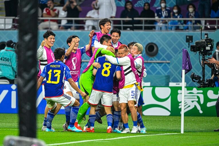 堂安のゴールシーン　©︎Takuya Sugiyama/JMPA