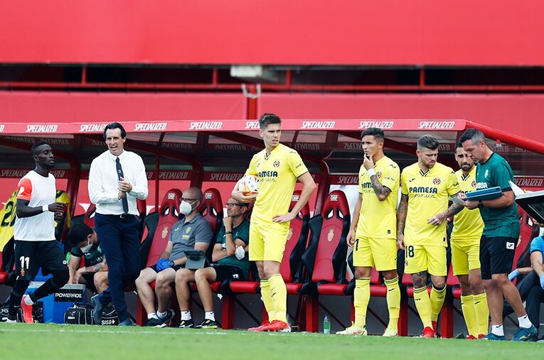 「クボ、ユニフォームちょうだい！」久保建英の“ティキタカ”は地元の子供、タクシー運転手にも人気… ビジャレアル相手に見せた敬意とは〈激写〉(25)