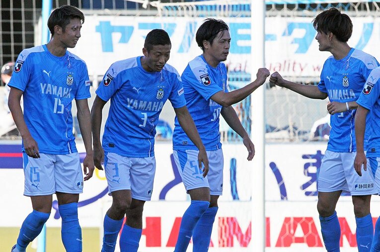 ジュビロ時代の伊藤と遠藤ら　©J.LEAGUE