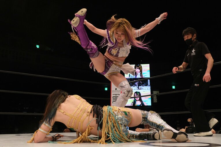 打撃による激しい怨念のぶつかり合いが白いベルトの闘いだと中野たむは言う