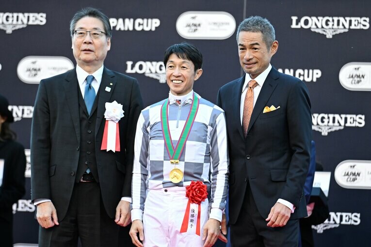 表彰式での記念撮影　©Keiji Ishikawa