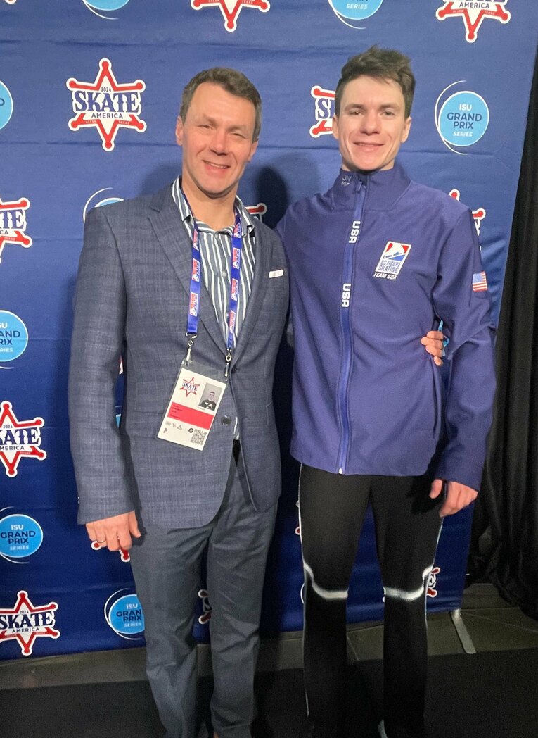 米国代表のスケーターとして活躍するマキシムと父・ヴァジム・ナウモフ　©Akiko Tamura