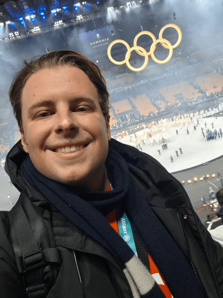 記事写真：取材に応じてくれたガブリエル・ジェンチーレ記者 ※本人提供