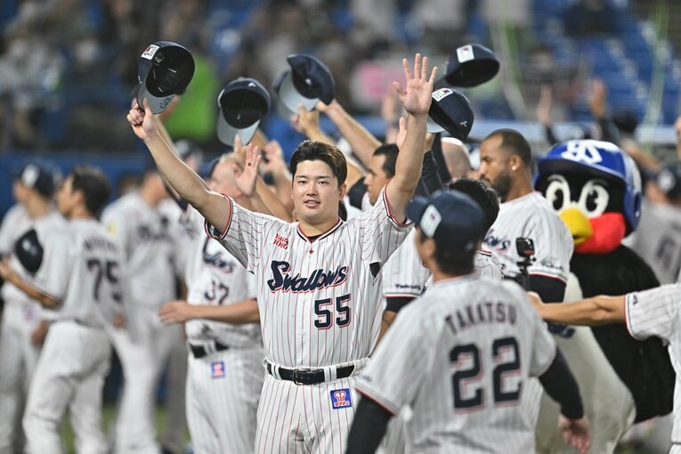 優勝直後の村上宗隆　©Hideki Sugiyama