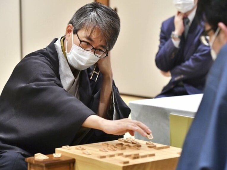 豊島将之竜王に勝利した羽生善治九段 ／ photograph by Kyodo News