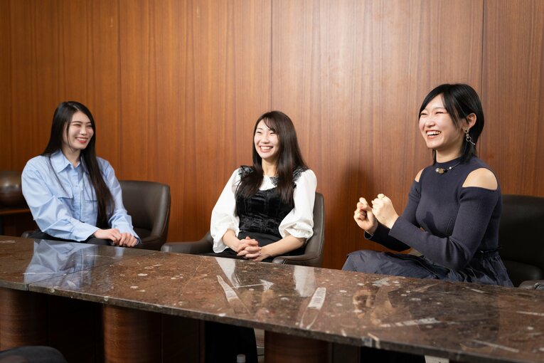 マリーゴールドの“グラビア三銃士”　©Shiro Miyake