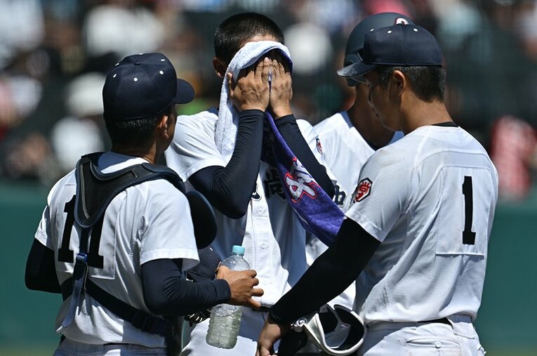 最高気温30度超どころか酷暑日も珍しくなくなった期間の夏の甲子園、各チームはどんな対策をしていたのか ／ photograph by Hideki Sugiyama