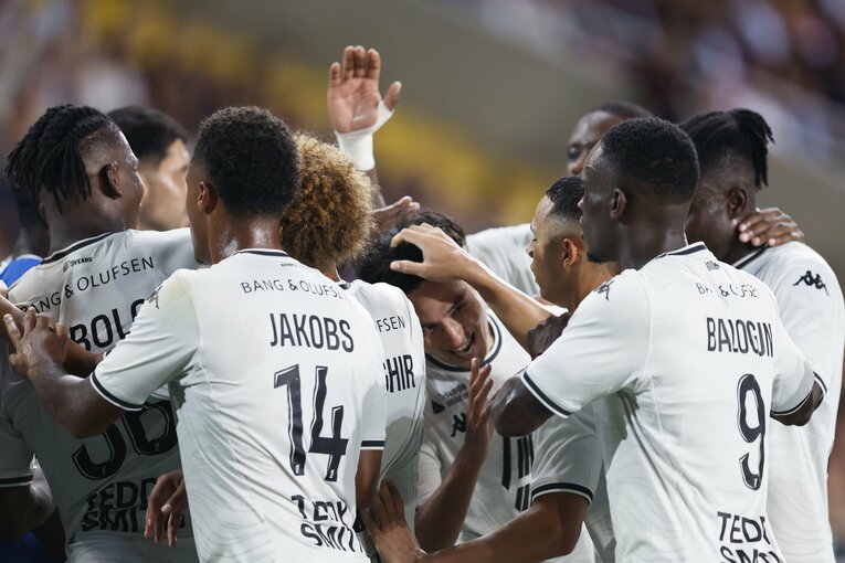 「トップ下でなく右サイドで！」南野拓実開幕戦ゴールの伏線…バルサを翻弄アシスト「特筆すべき運動量」カメラマンが生で見た29歳の新境地(9)