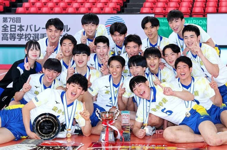 圧倒的な強さで春高バレー連覇を達成した駿台学園（東京） ／ photograph by Naoki Nishimura/AFLO SPORT