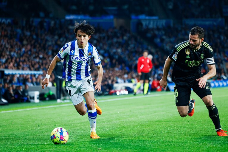 「久保建英がスペイン紙の一面に！」子供サポ「タケが決めるよ」予言通りマドリーを圧倒“ソシエダの熱狂”は翌日も…カメラマンは見た(31)