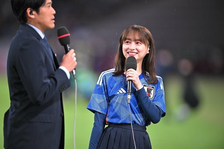 元日本代表・内田篤人、影山優佳（日向坂46）©︎Takuya Kaneko/JMPA