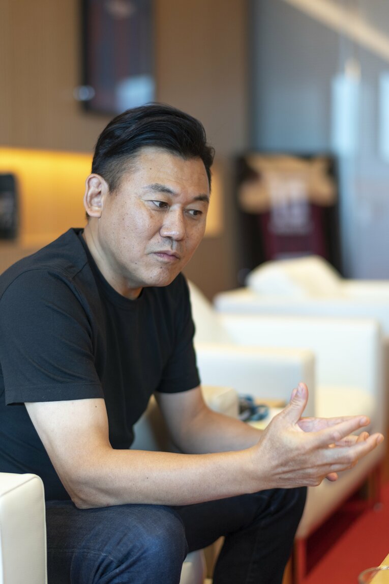 神戸の三木谷浩史会長　©Takuya Sugiyama