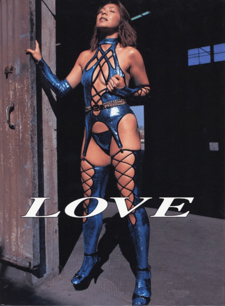 6作目の写真集『MAKE LOVE』（2000年）。外国人女性との絡みも表現された