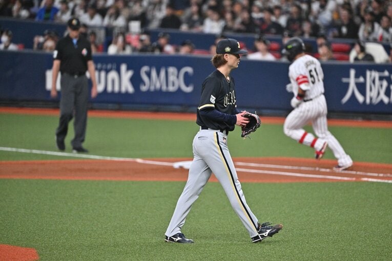 鈴木誠也を打ち取り堂々とベンチに戻る寺西　©Hideki Sugiyama