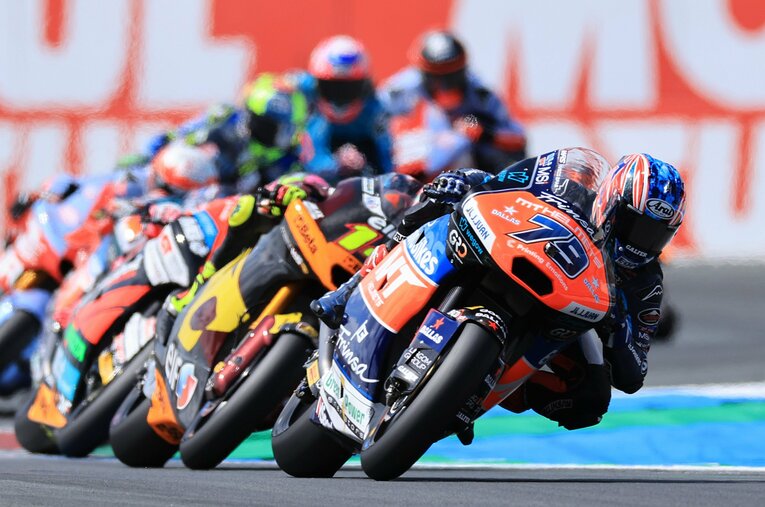 伝統の一戦オランダGPのMoto2クラス決勝レースでトップを走る小椋。このまま逃げ切って今季2勝目を挙げた　©Satoshi Endo