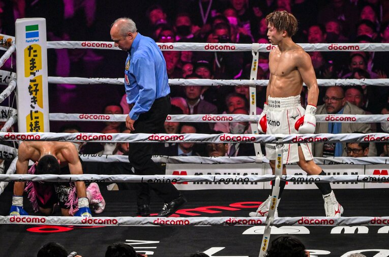 直前の挑戦者変更を受け絶対王者・井上尚弥はどう戦ったのか。圧巻のKO劇のポイントを元世界王者・飯田覚士氏が徹底解説した ／ photograph by Takuya Sugiyama