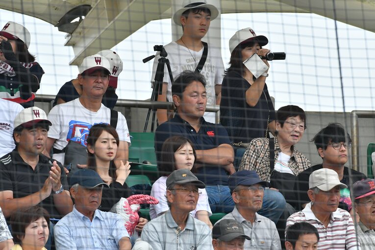 清宮幸太郎の試合を観戦する父・克幸さん　©︎Hideki Sugiyama