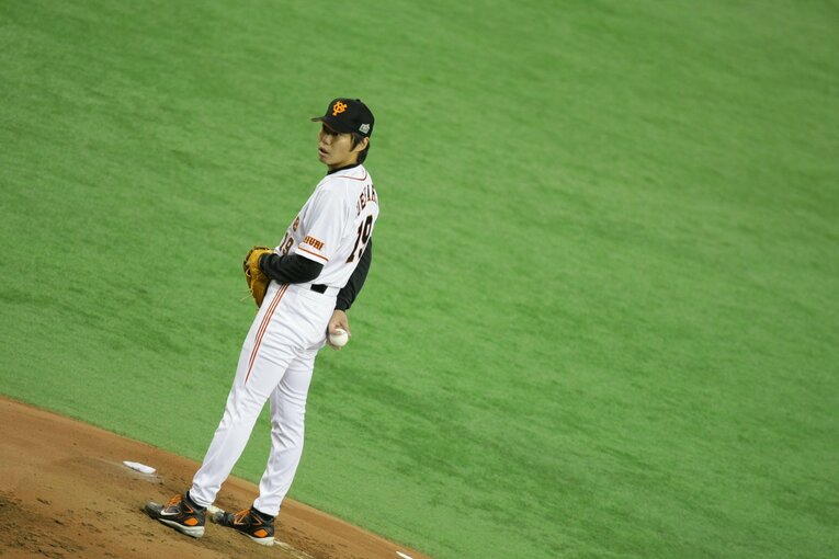 かつて巨人で活躍した上原浩治（東海大学付属仰星高）。高校時代は外野手で、無名だった　©BUNGEISHUNJU