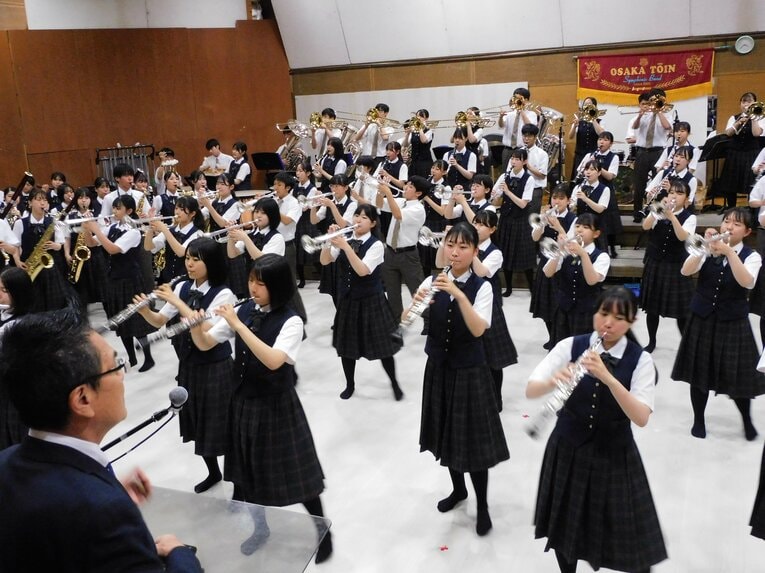 楽しそうに演奏する吹奏楽部の生徒たち　©︎Haruka Sato