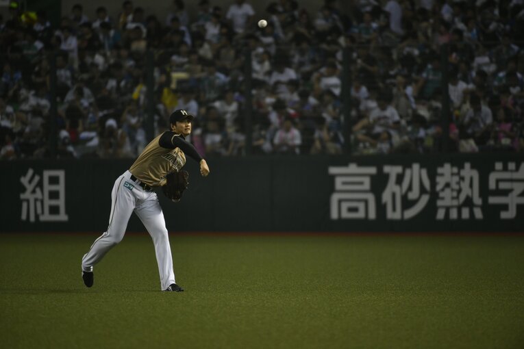 日本ハム時代には外野手として起用されるケースもあった©Takuya Sugiyama