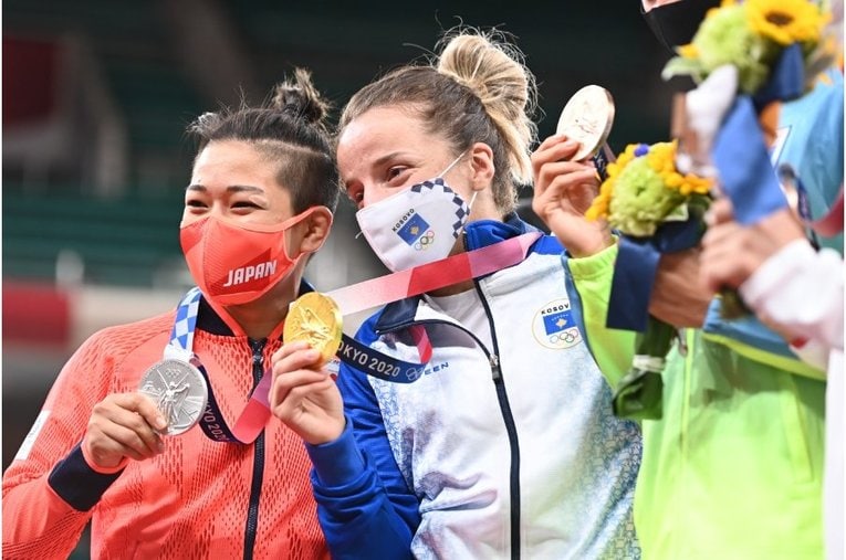 女子48キロ級の表彰式 ／ photograph by Naoya Sanuki／JMPA