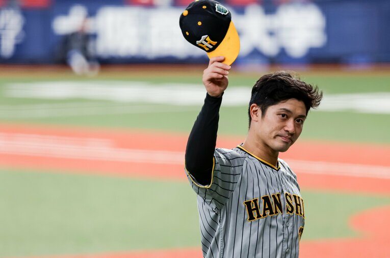 今季の日本シリーズでも7戦を通してマスクをかぶった阪神・坂本誠志郎。38年ぶりの日本一の立役者に　 ／ photograph by Kiichi Matsumoto