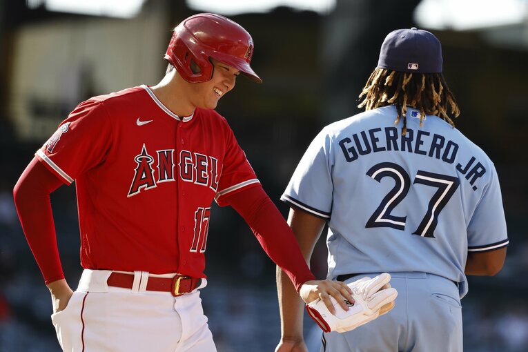 10日の試合での大谷とゲレーロJr.　©Getty Images