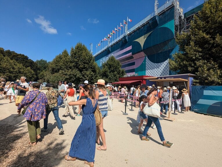 老若男女問わず、幅広い層が観戦に訪れていた　©JMPA